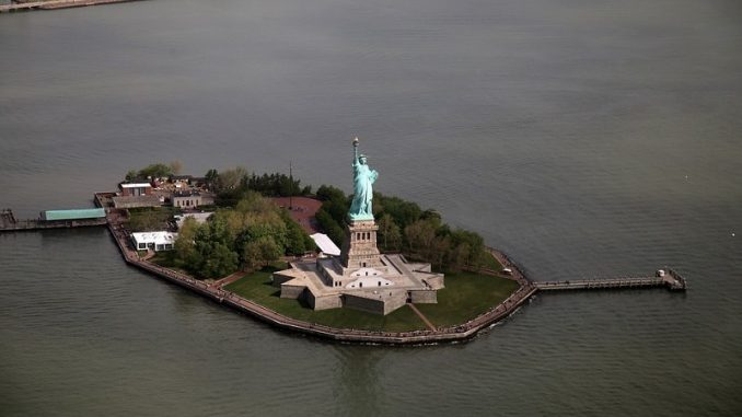 A Guide To NYC-All About New York Attractions Statue Of Liberty New York 678x381 - A Guide To NYC-All About New York Attractions