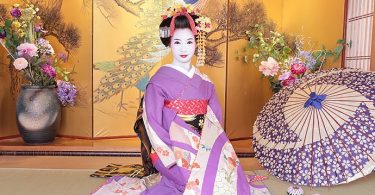 maiko trial photoshooting Gion District