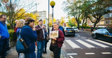 How to Become a Tour Guide